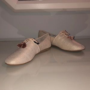 Toms 7.5 Rosegold Metallic Woven slip on shoes NWT